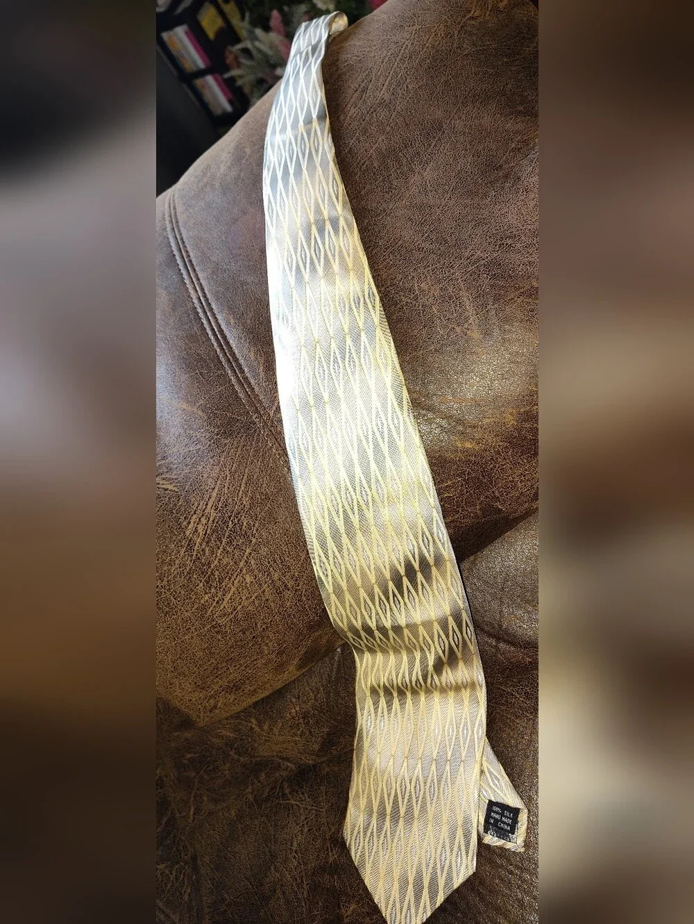 Men's Gold Patterned Necktie,  Cufflinks and Pocket Handkerchief  Set